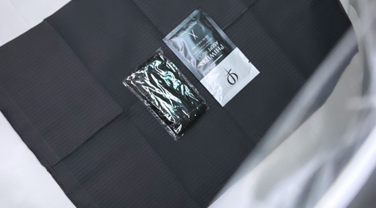 Paquete negro en MDL Beauty and Permanent Make Up, València, Comunidad Valenciana, ES.