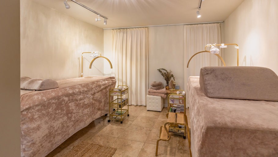 Elegant spa room at Velvet Beauty Studio, New York, New York, US with plush massage beds and soft lighting.