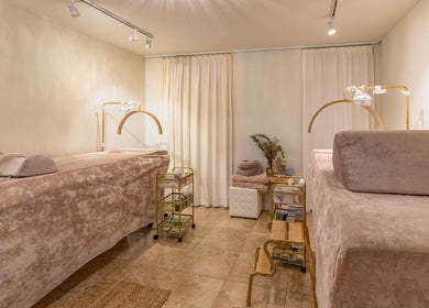 Elegant spa room at Velvet Beauty Studio, New York, New York, US with plush massage beds and soft lighting.