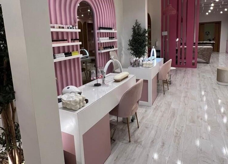 Stylish beauty salon interior at Dumo, جدة, مكة المكرمة, SA, featuring elegant pink decor and nail stations.