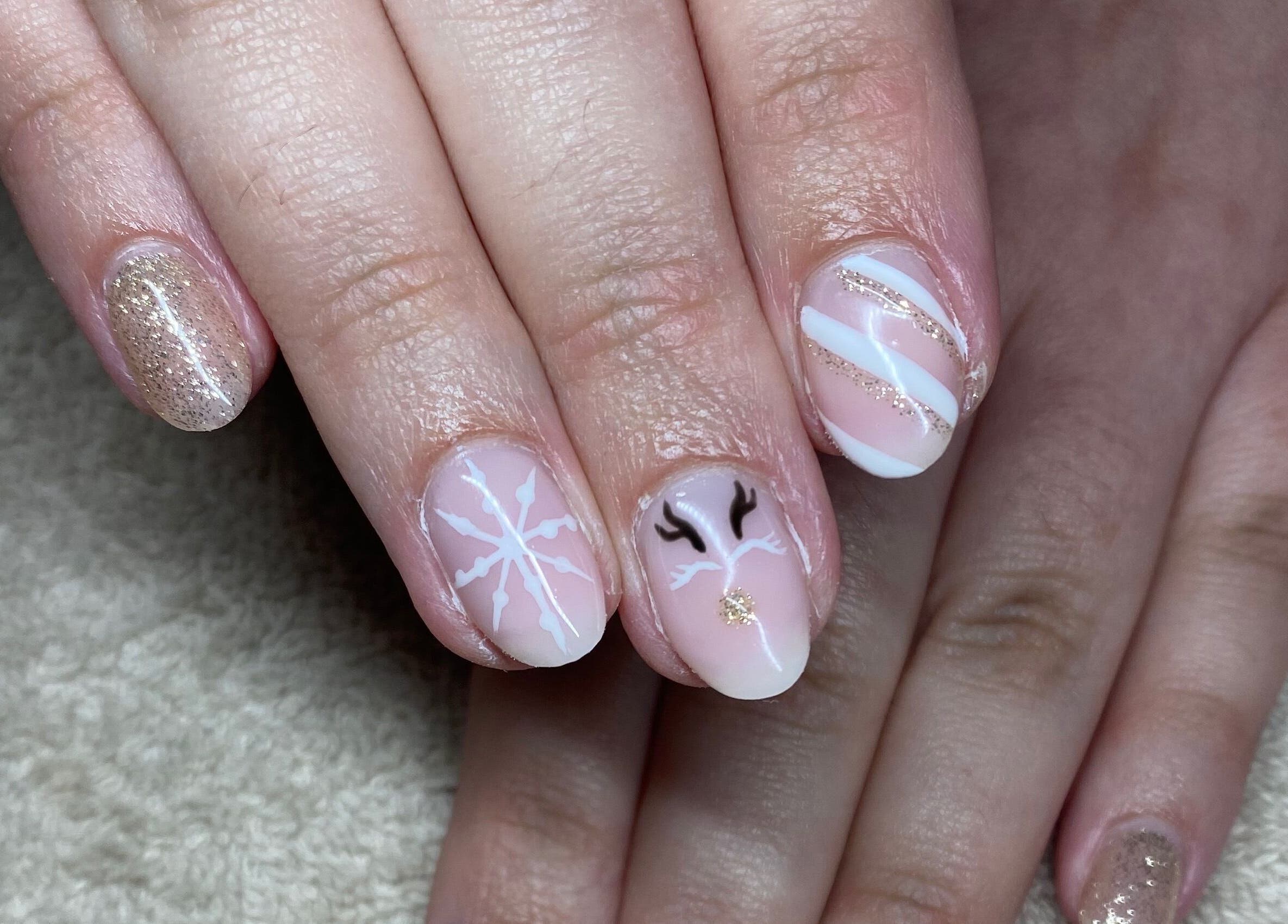 Elegant winter-themed nail art by Complete Nails by Kristie in Lethabong, Gauteng, ZA.