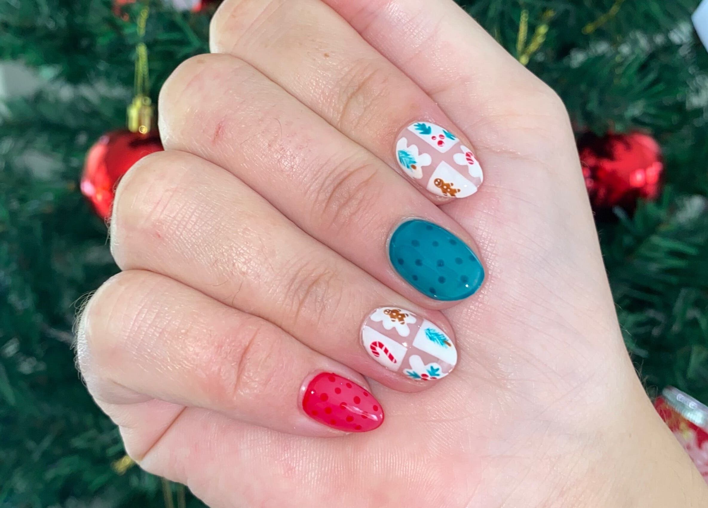 Festive nail art design at Complete Nails by Kristie, Lethabong, Gauteng, ZA.