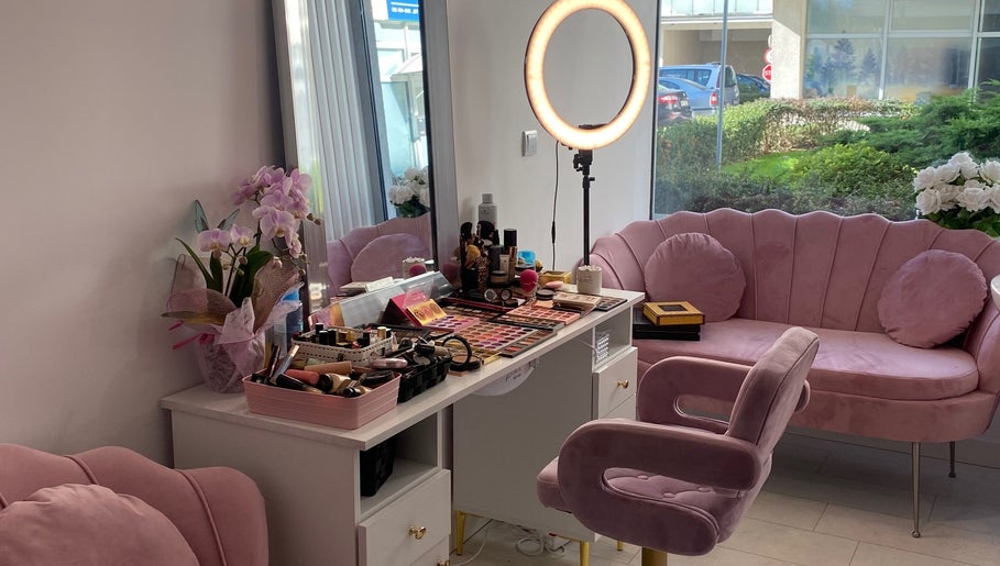 Yasmina beauty salon image 1