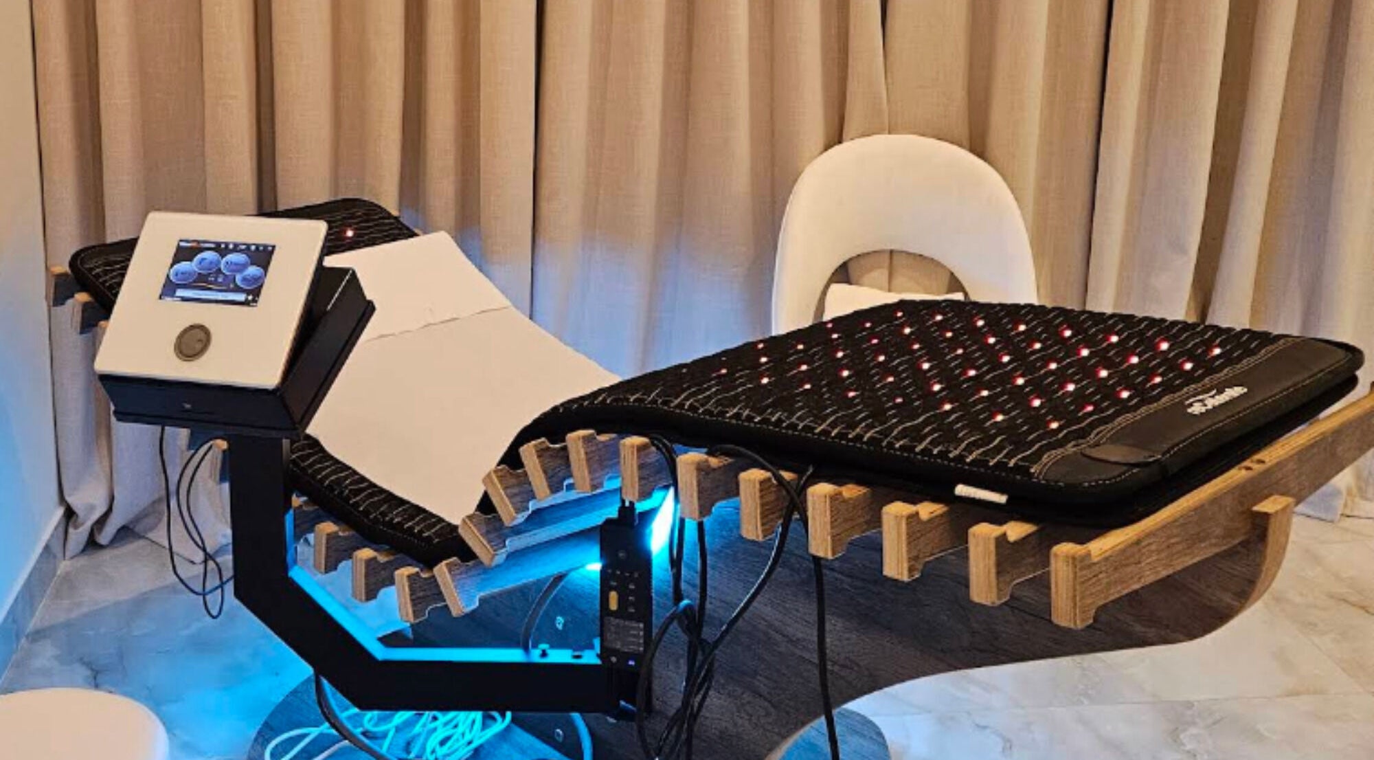 Advanced therapy bed at Aestilab 108 Clinic, Dubai, Dubai, AE. Ideal for wellness treatments.