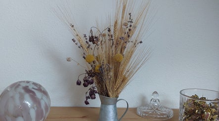 Arrangement floral chez Les Nuances de Julie, Ornans, Bourgogne-franche-comté, FR, apportant charme naturel.
