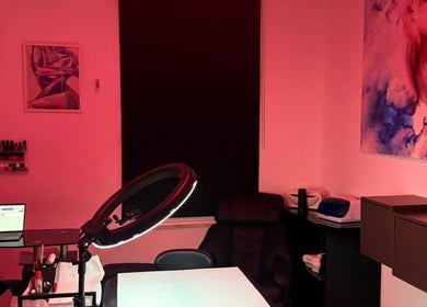 Sala trattamenti rilassante a Sublime esthetique prati, Roma, Lazio, IT, con decorazioni artistiche.