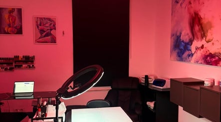 Sala trattamenti rilassante a Sublime esthetique prati, Roma, Lazio, IT, con decorazioni artistiche.