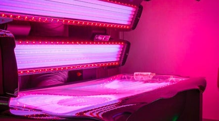 Lettino abbronzante rosa a Sublime esthetique, Lazio, Lazio, IT