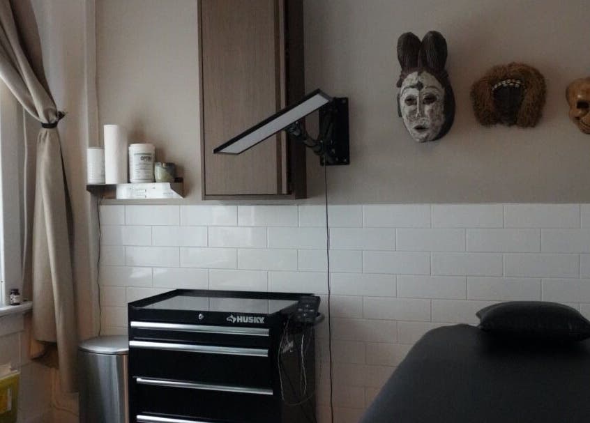 La Caverne's tranquil therapy room featuring mask wall art in Calgary, Alberta, CA.