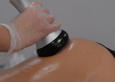 Body contouring session at Oh Honey Beauty, Subiaco, Western Australia, AU. Smooth skin and modern equipment.