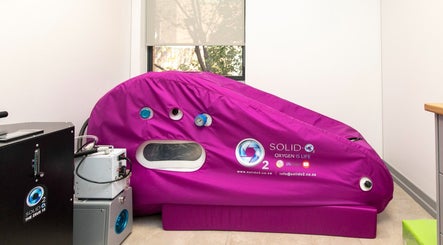 Advanced oxygen therapy pod at Lux Clinic in Johannesburg, Gauteng, ZA for rejuvenating wellness sessions.