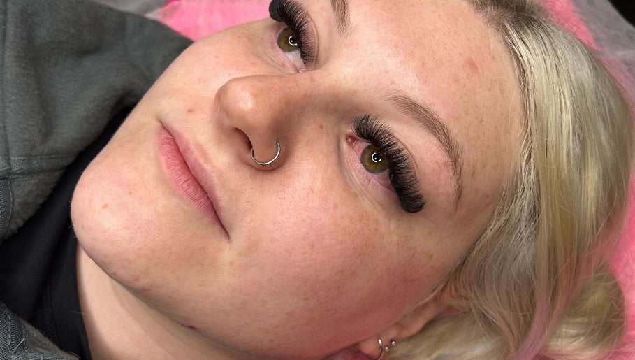 Natural Beauty Lashes image 1