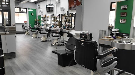 No'1 Barbers, No'1 Hair Clinic, bild 2