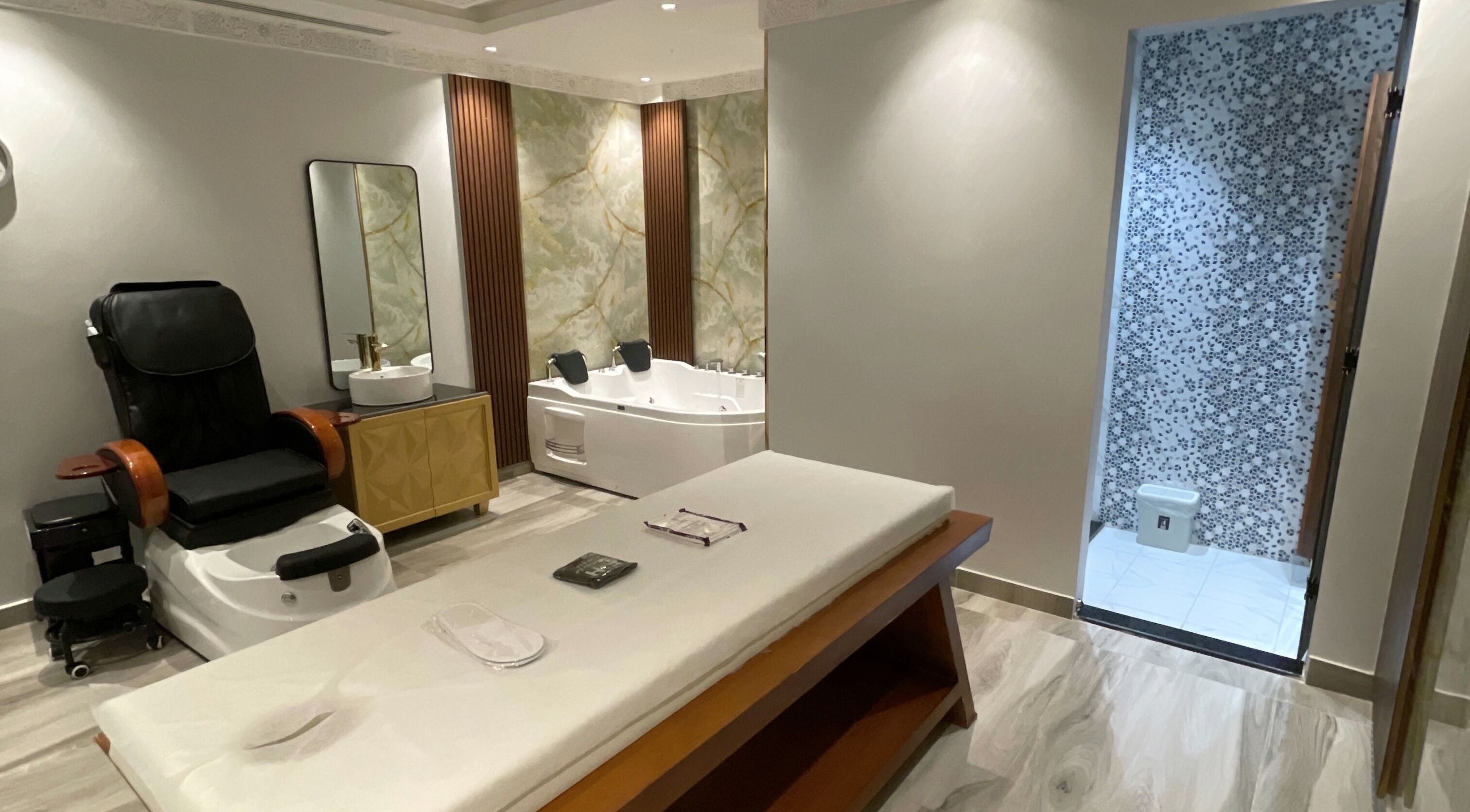 غرفة علاج فاخرة في فرسان سبا - فرسان سبا في الرياض، منطقة الرياض، السعودية.