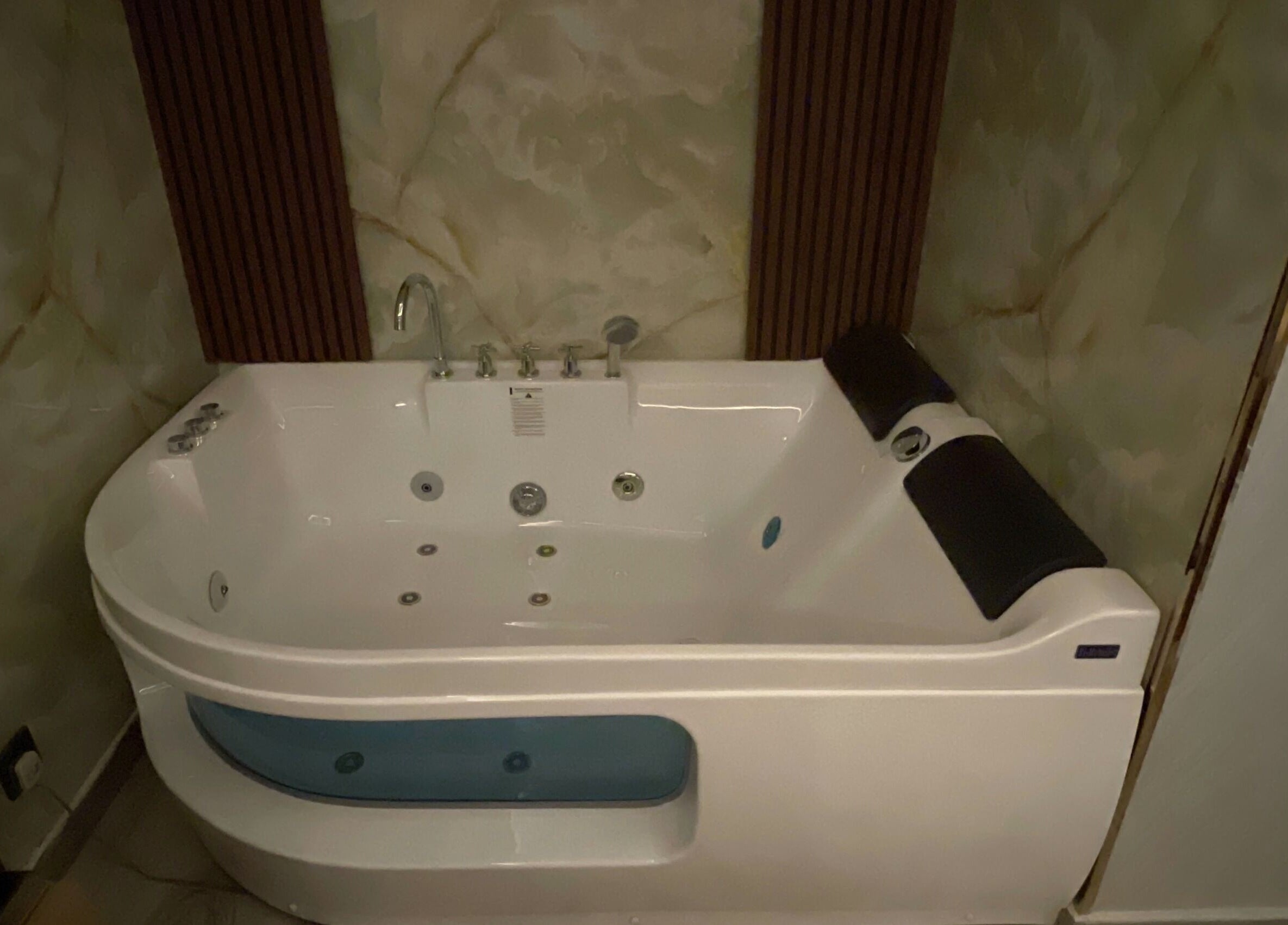 حوض جاكوزي في فرسان سبا - فرسان سبا، الرياض، منطقة الرياض، السعودية