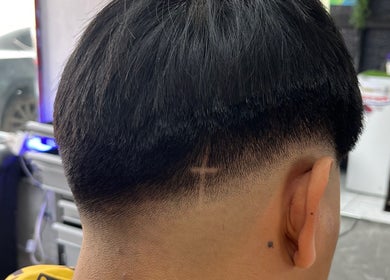 Corte moderno en Barber Studio Crisanto, Villa Nueva, Guatemala, GT. Diseño detallado en la base del cabello.