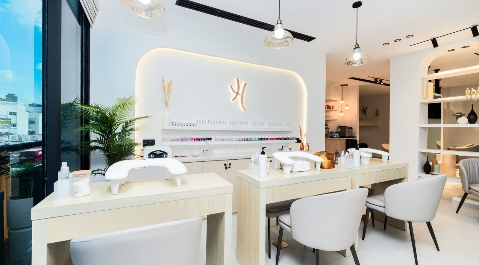 Modern interior of Huracan By Amel - Ladies in Dubai, Dubai, AE featuring stylish nail bar and decor.