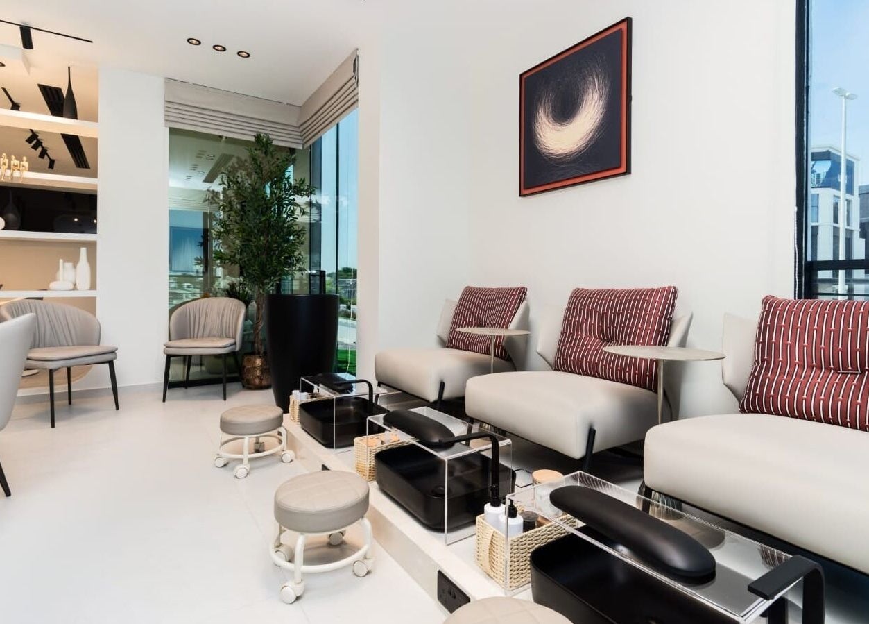 Modern lounge area at Huracan By Amel - Ladies, Dubai, Dubai, AE, featuring comfortable seating and stylish decor.