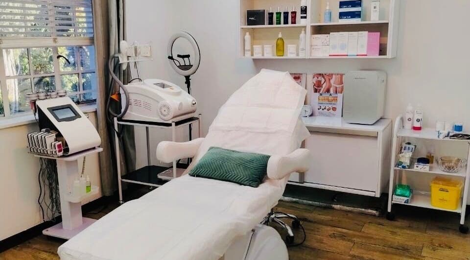 Relaxing treatment room at MANONO Aesthetics and Wellness Clinic, Johannesburg, Gauteng, ZA, highlighting spa amenities.