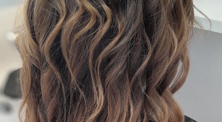 Elegant wavy hairstyle by Gold Coast Mobile Hair & Beauty in Southport, Queensland, AU.