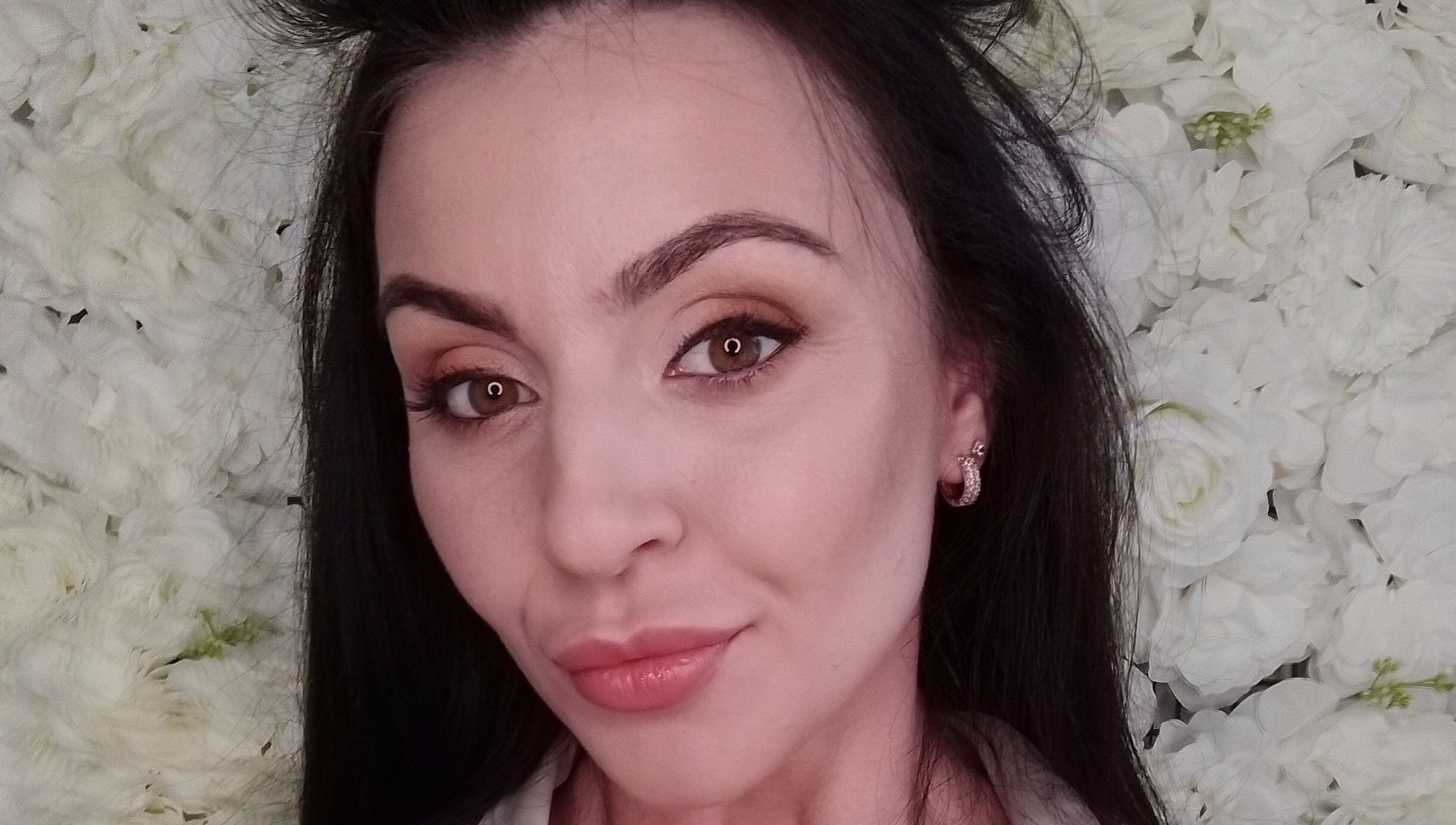 Close-up of a makeup look at Jamie Elle Hair & Makeup (Mobile) in Southport, Queensland, AU with white floral backdrop.