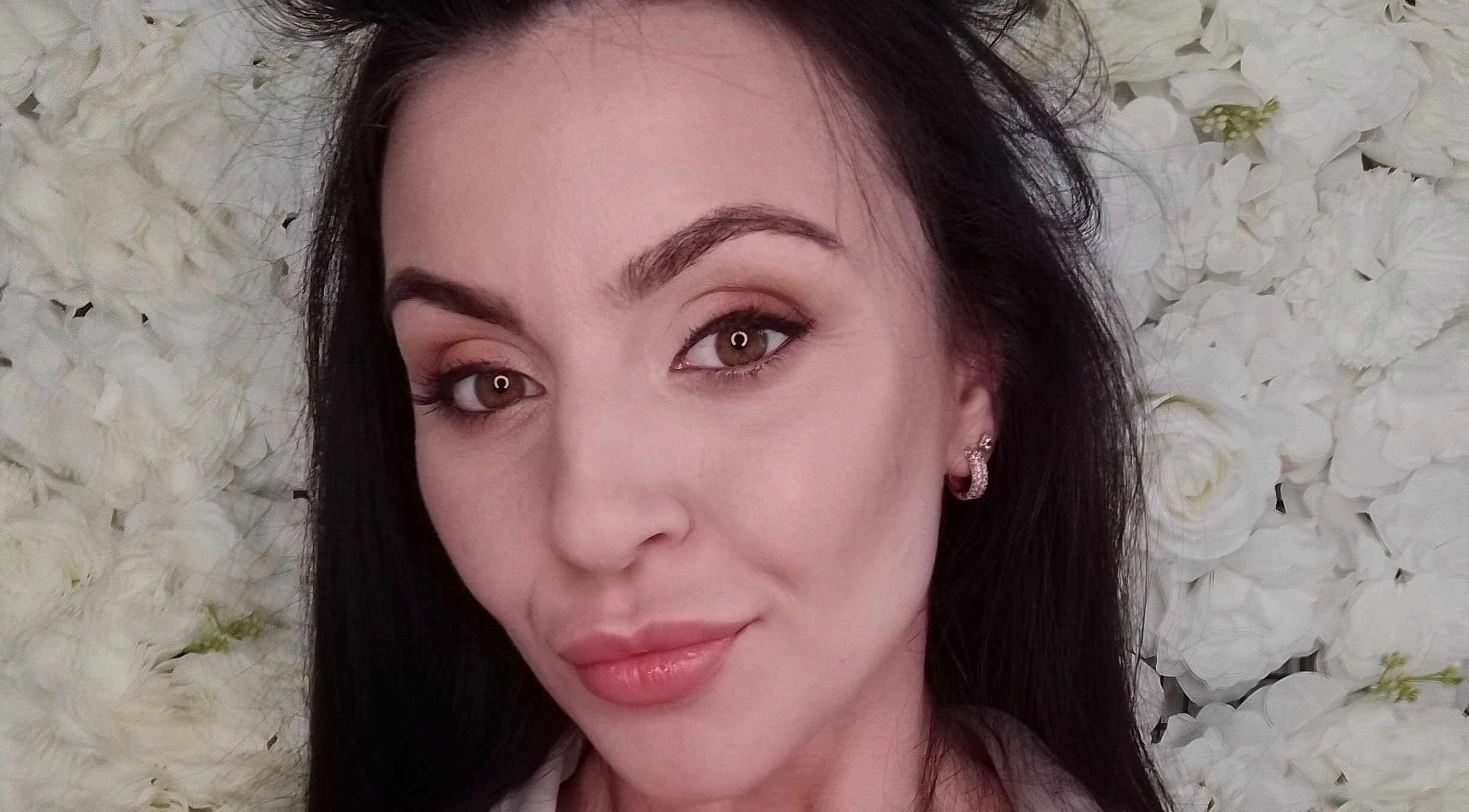 Close-up of a makeup look at Jamie Elle Hair & Makeup (Mobile) in Southport, Queensland, AU with white floral backdrop.