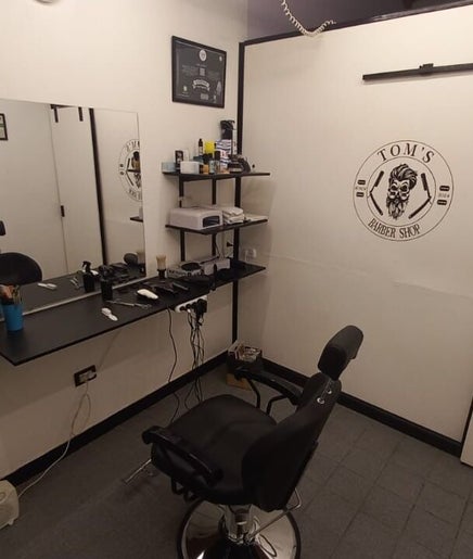 Tom's Barberstudio image 2