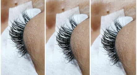 Lashed Beauties  image 3