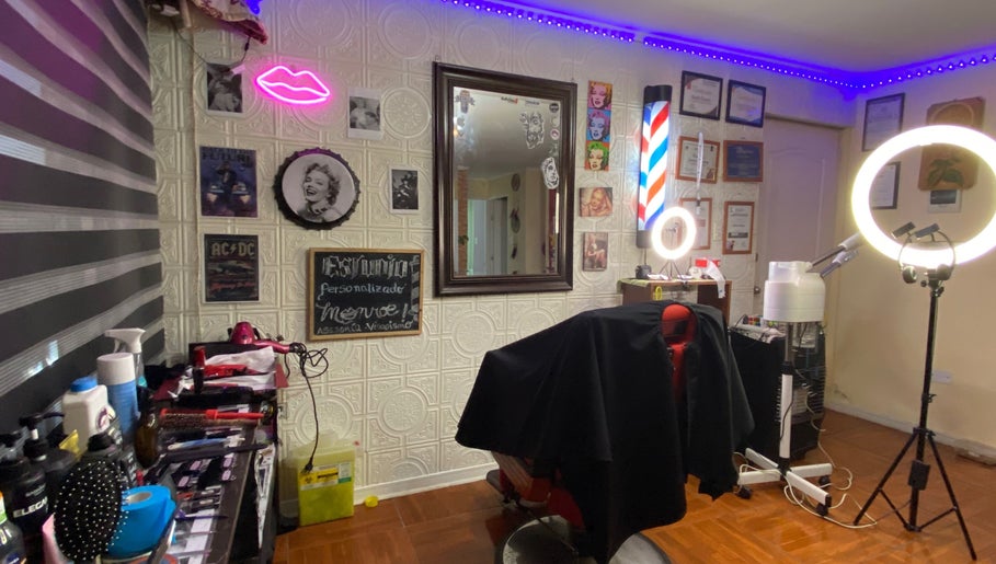 Ladybarbermonroe image 1