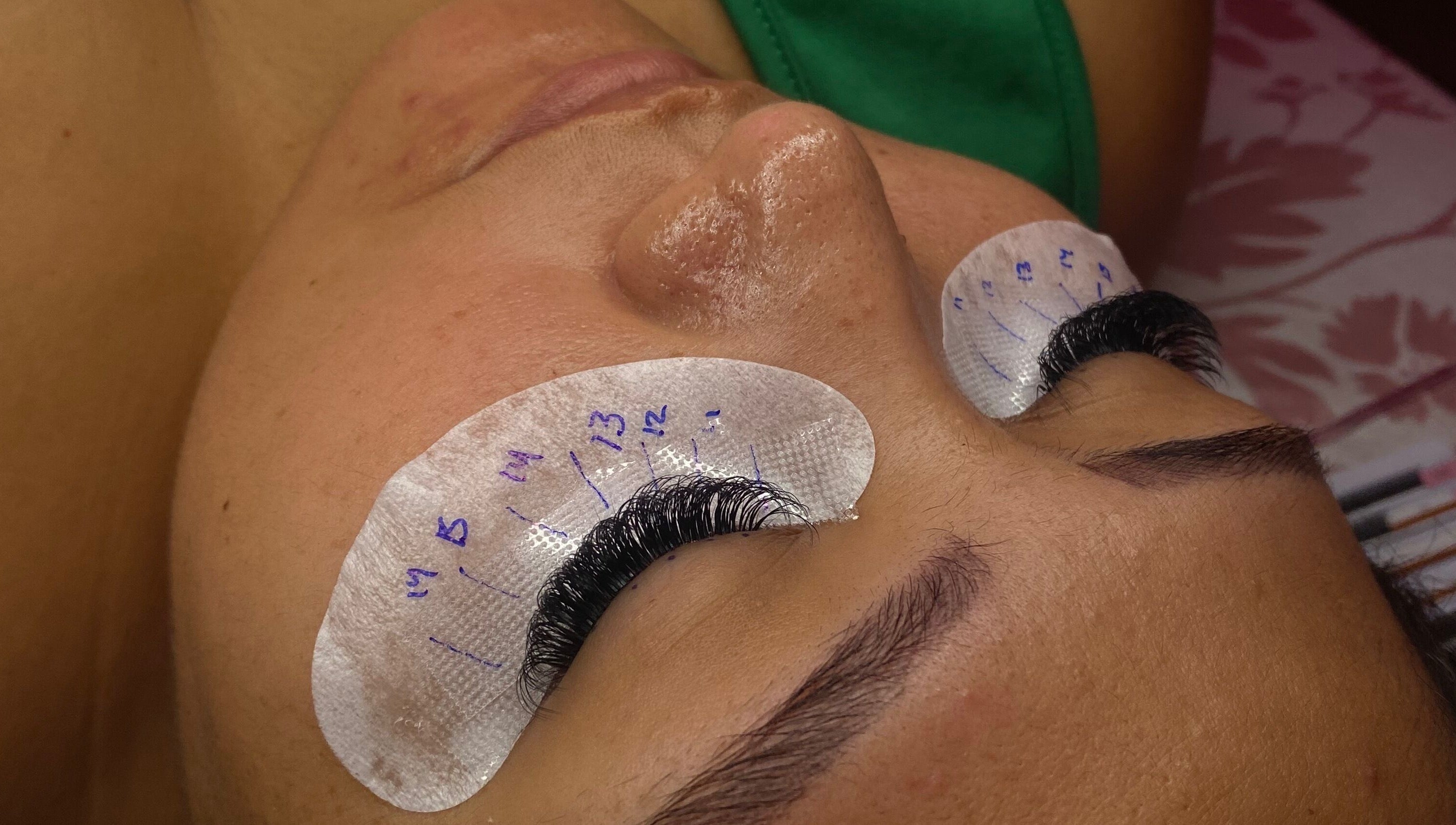 Extensiones de pestañas en Lashes by Sarahí Cortez en Colima, Colima, MX, mostrando detalle profesional.