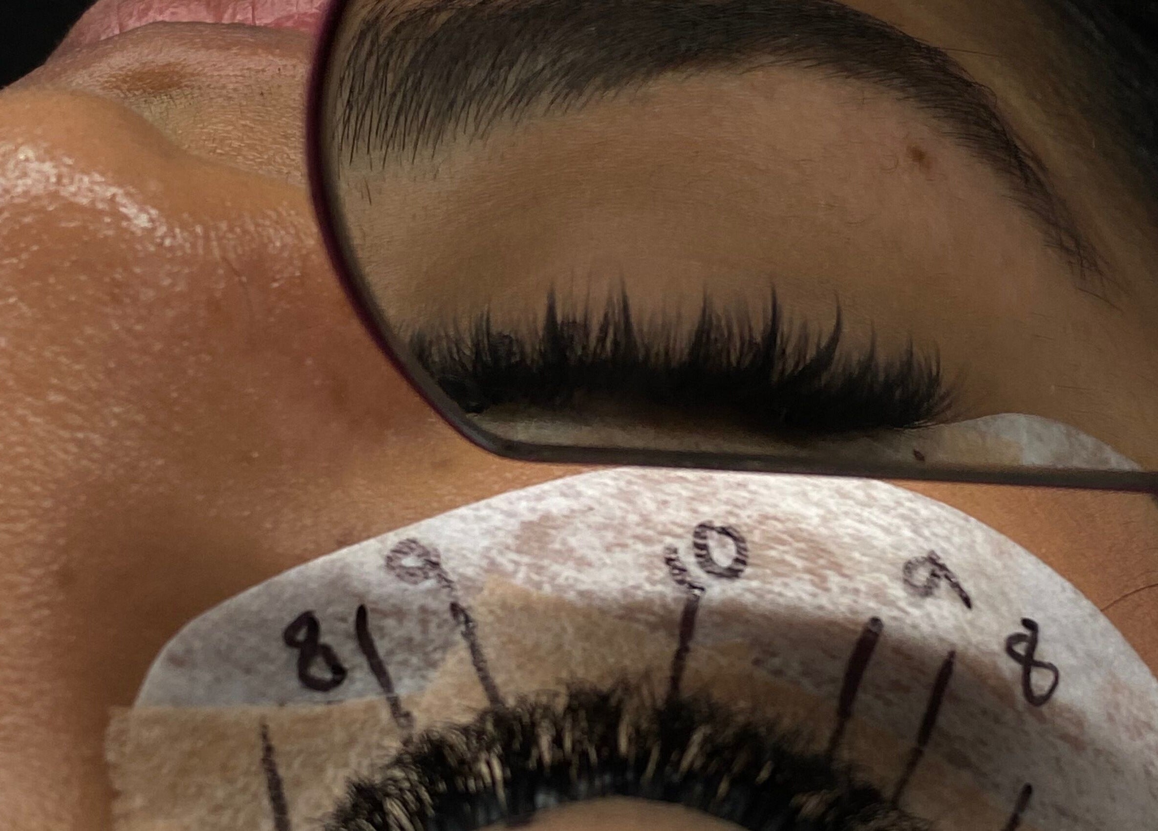 Extensiones de pestañas aplicadas en Lashes by Sarahí Cortez, Colima, Colima, MX.