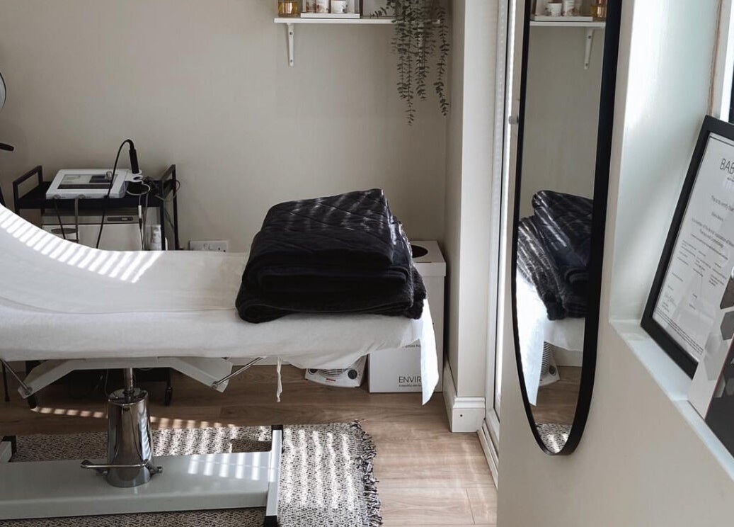 Relaxing treatment room at Bare Faced by Elle in Middlesbrough, England, GB featuring a cozy therapy bed.