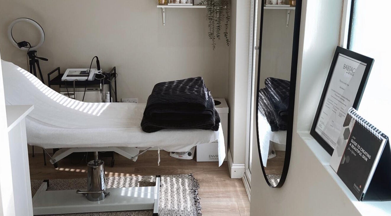 Relaxing treatment room at Bare Faced by Elle in Middlesbrough, England, GB featuring a cozy therapy bed.