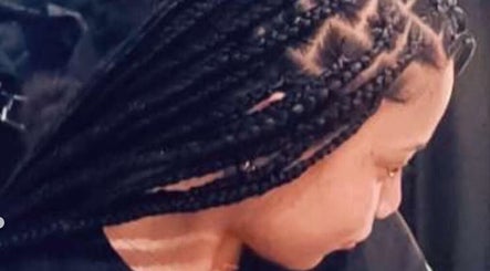 Blessed Hair Stylist, bilde 2