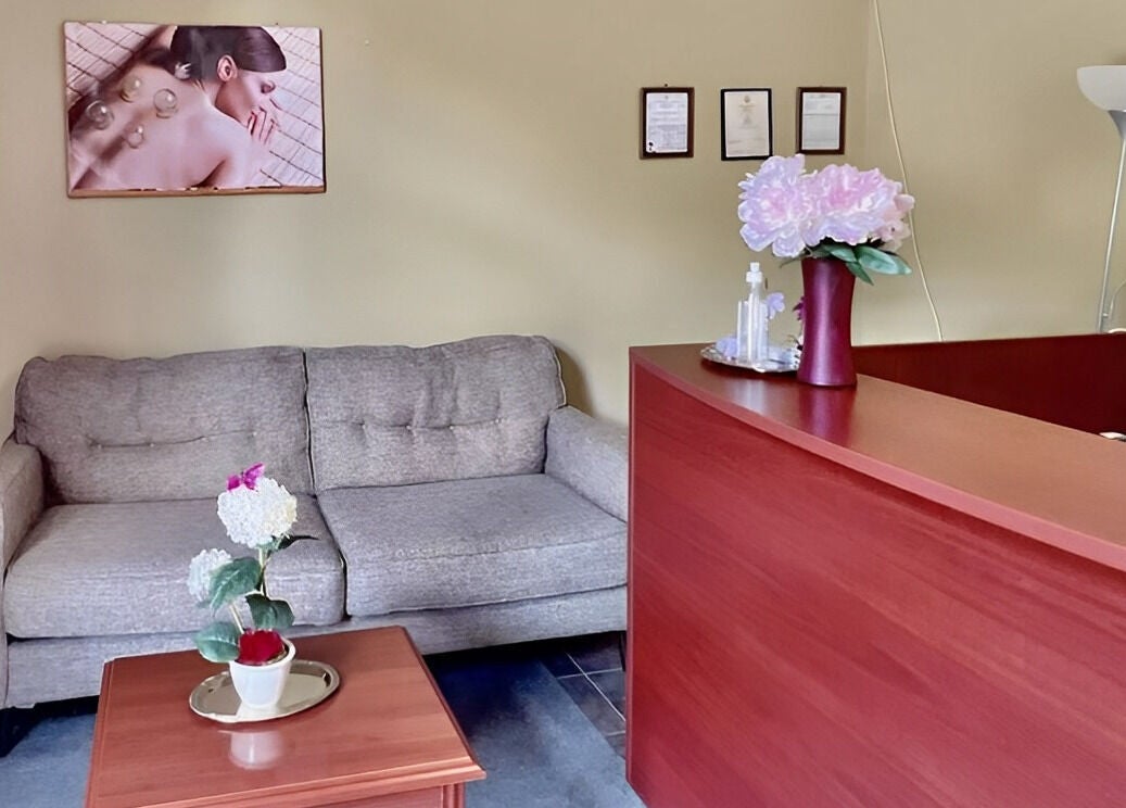 Cozy lounge with sofa at Spring Sunny Spa, Chesapeake, Virginia, US.