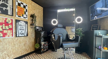 Barbering by Mel - Home studio