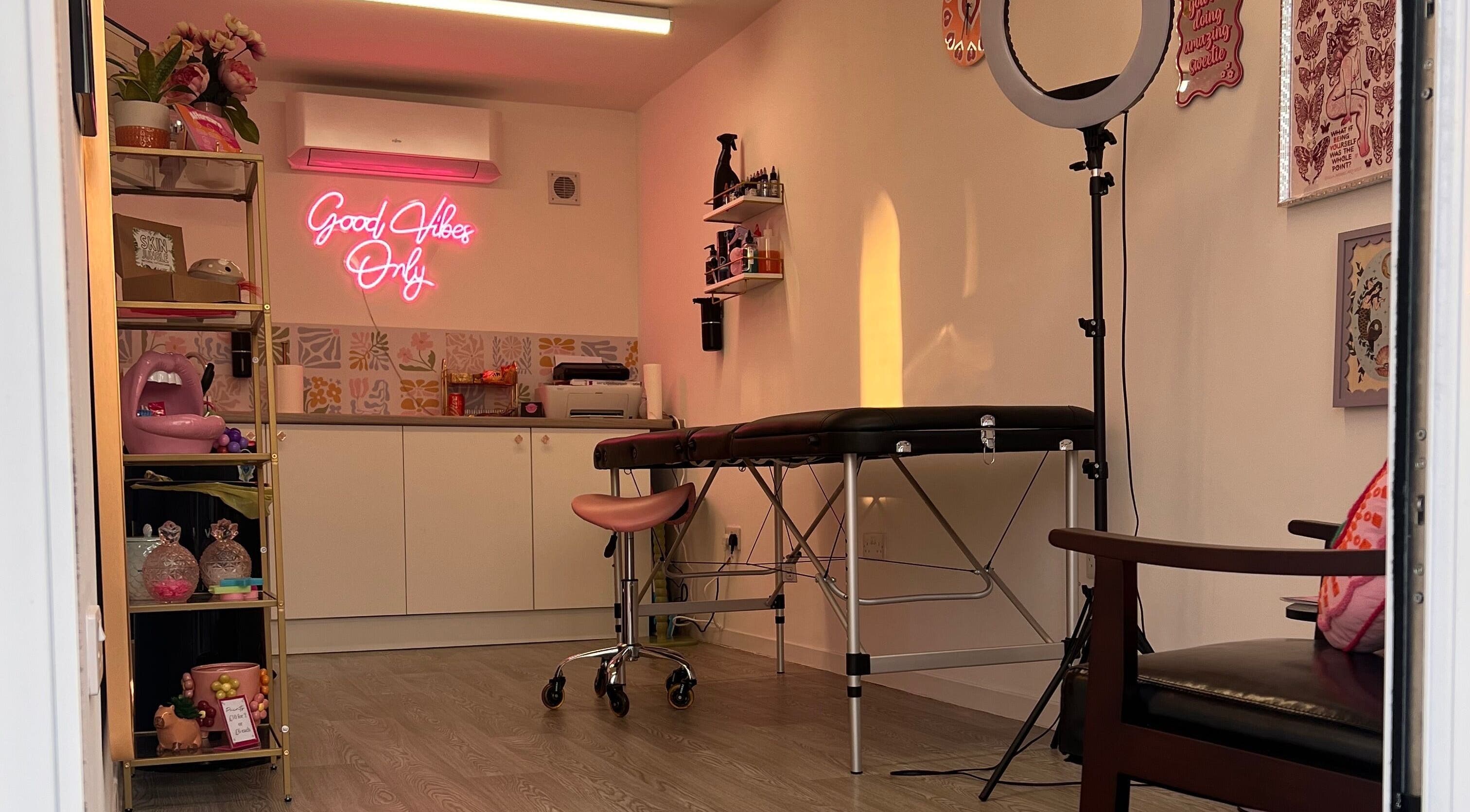 Chloe Duncan Tattoo studio in Rochester, England, GB with modern decor and tattoo station.