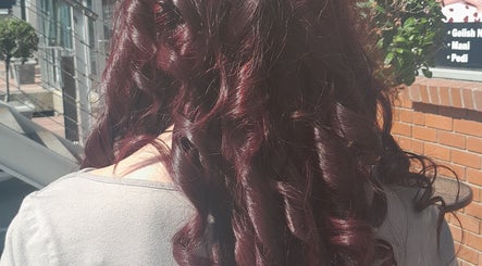 Glamour Hair Nails Beauty vaizdas 3