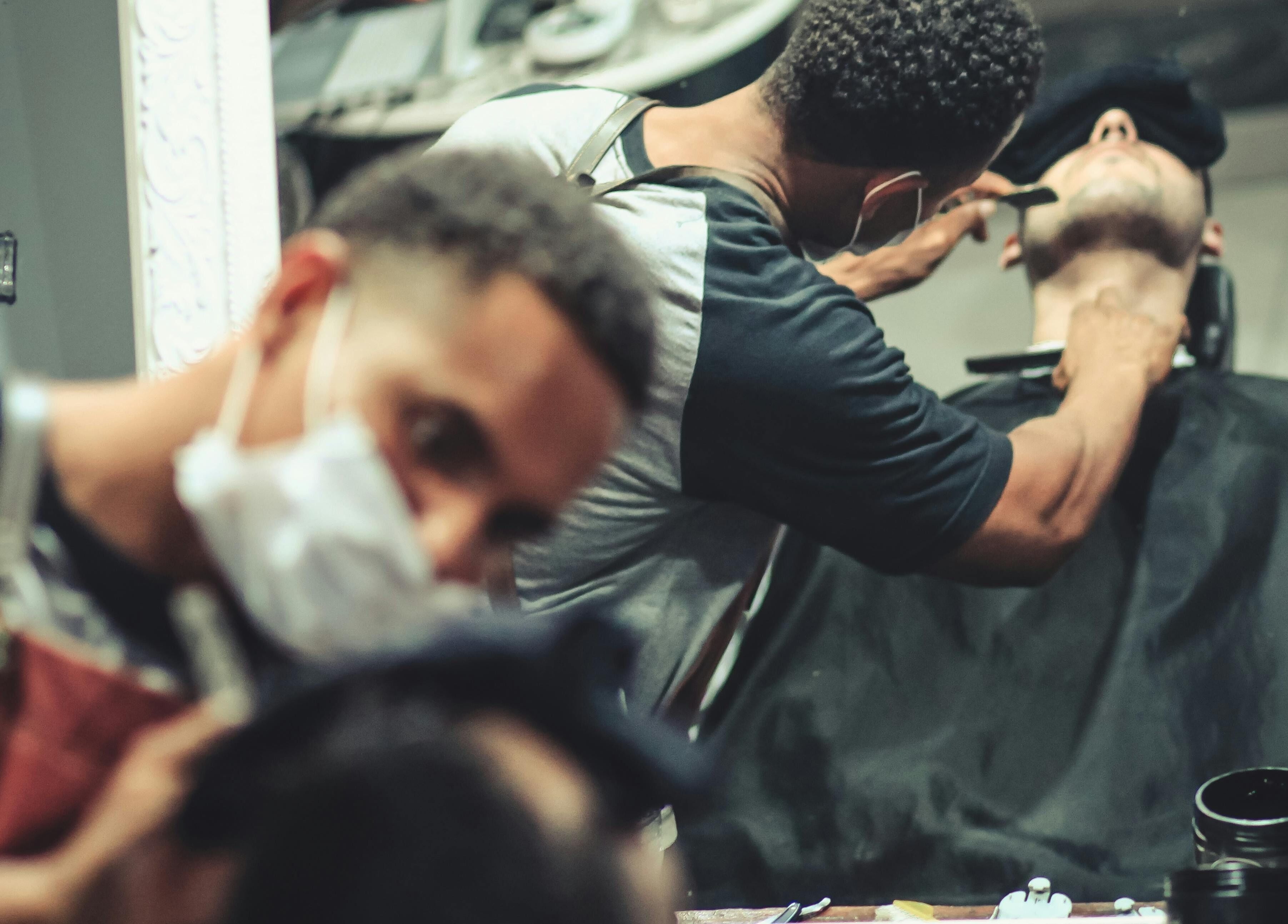 فني حلاقة محترف يقدم خدمة الحلاقة في Fresha The Barber، الرياض، منطقة الرياض، السعودية.