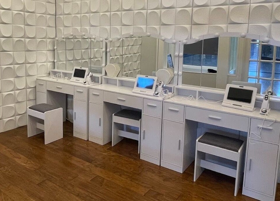 Chic makeup stations at Supa Kawaii Head & Face Bar, Independence, Missouri, US. Sleek, modern design.