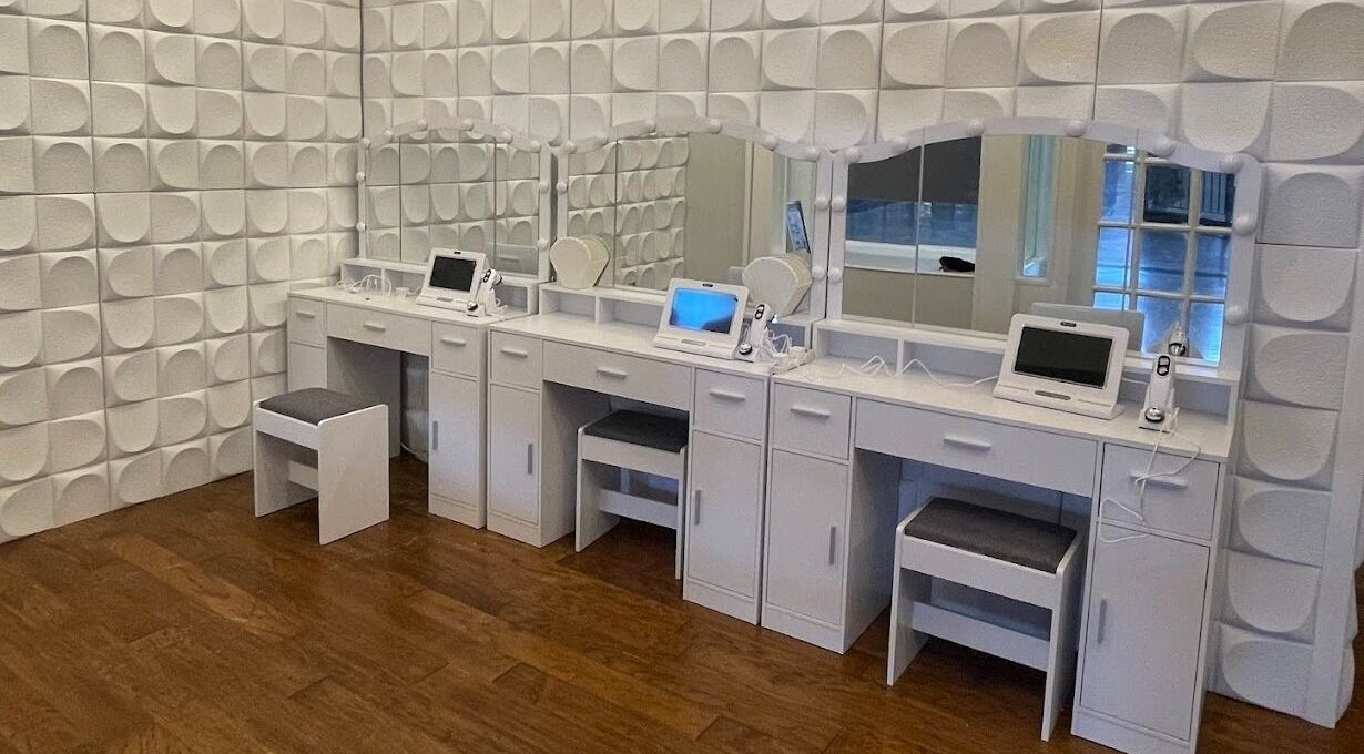 Chic makeup stations at Supa Kawaii Head & Face Bar, Independence, Missouri, US. Sleek, modern design.