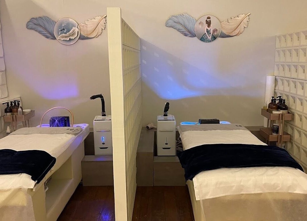Relaxing treatment room at Supa Kawaii Head & Face Bar, Independence, Missouri, US, featuring cozy massage beds.