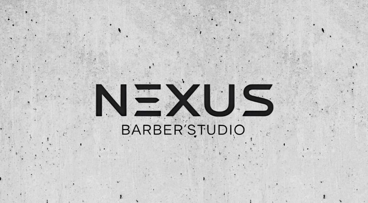 Logotipo do Nexus Barber Studio em Queluz, Lisboa, PT, num design moderno e minimalista.