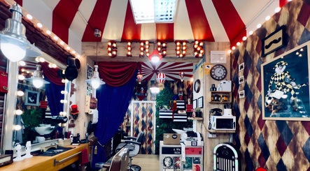 Circus Barber Diego de León