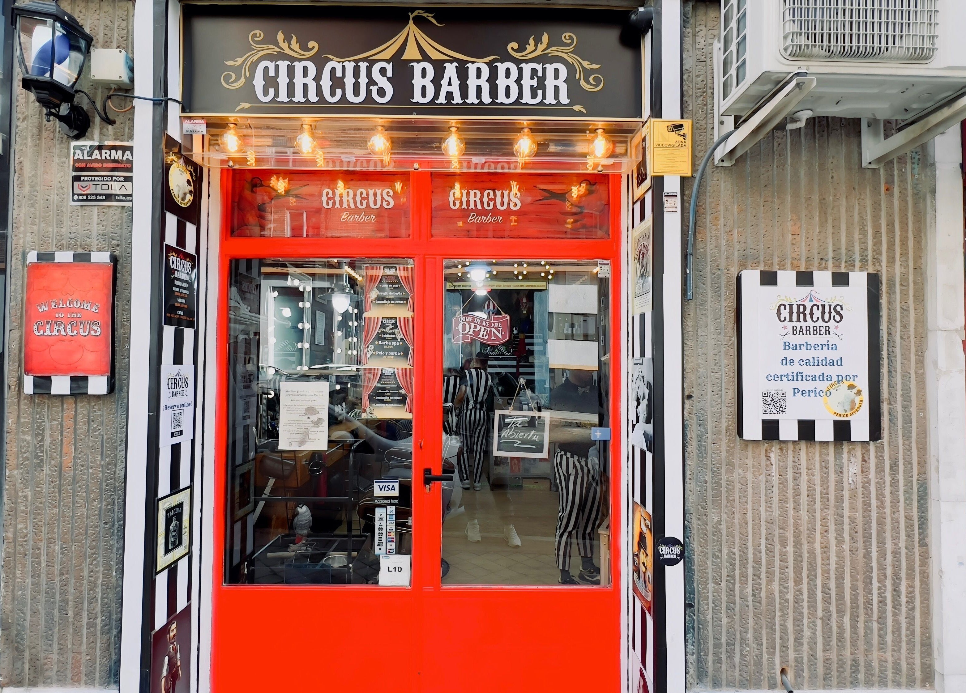 Entrada vibrante de Circus Barber Diego de León en Madrid, Comunidad De Madrid, ES.