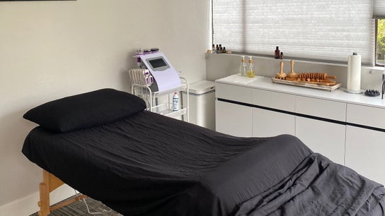Divine Contours Studio