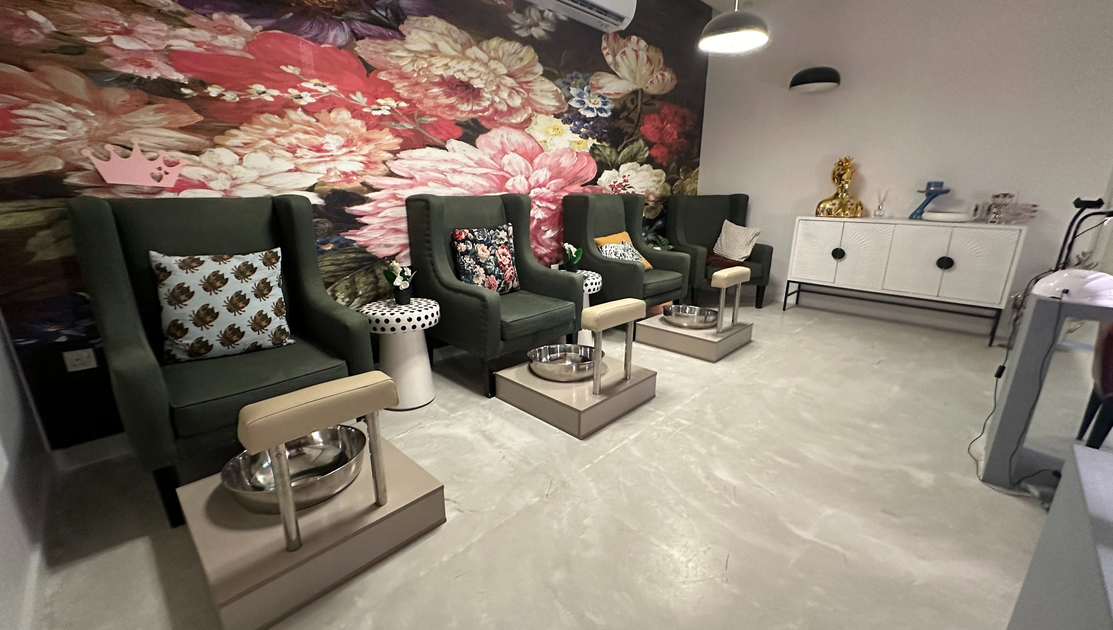 Elegant pedicure seating at Purple Nail Spa Alyasmin in Riyadh, Riyadh Province, SA with floral decor.