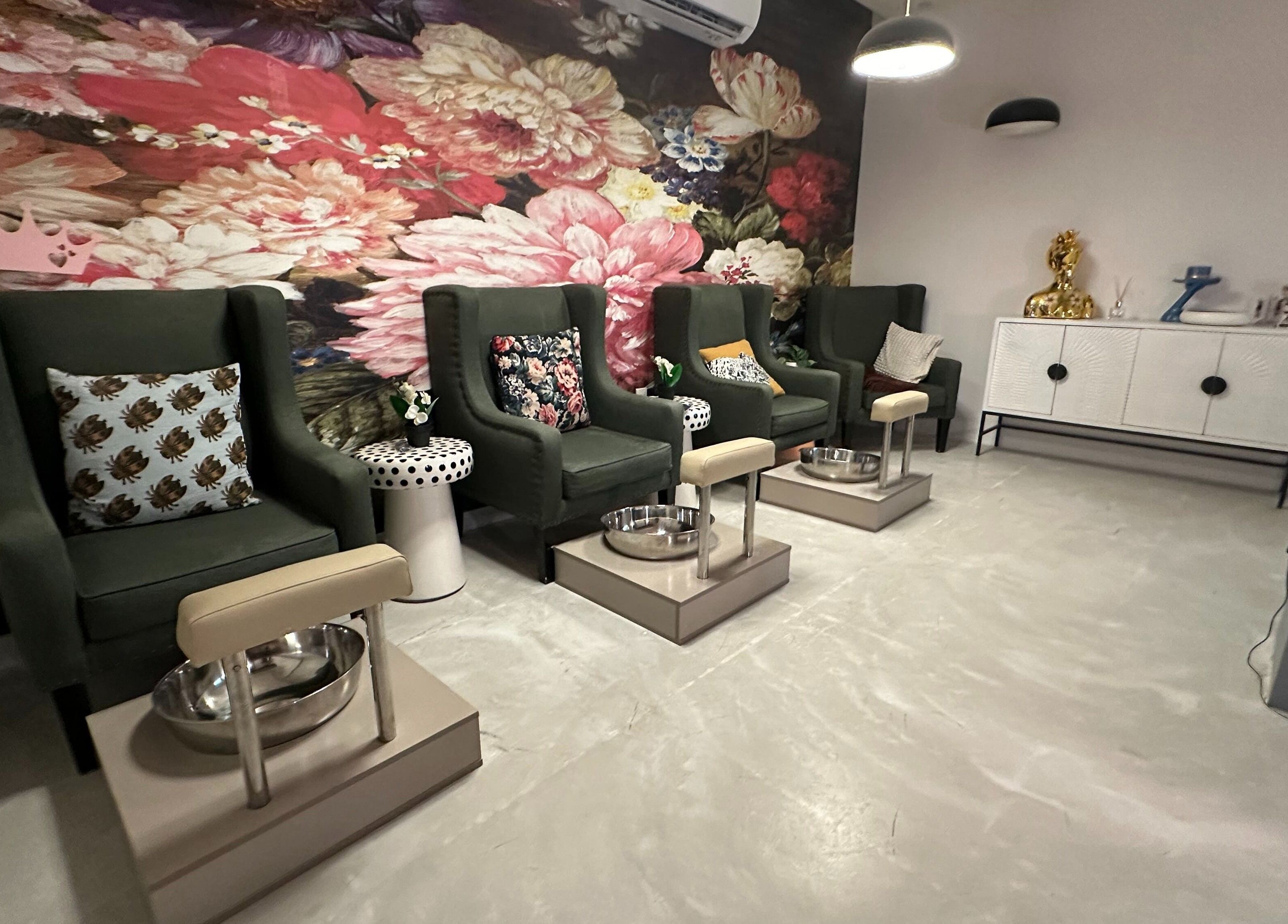 Elegant pedicure seating at Purple Nail Spa Alyasmin in Riyadh, Riyadh Province, SA with floral decor.
