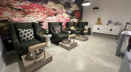Purple Nail Spa Alyasmin