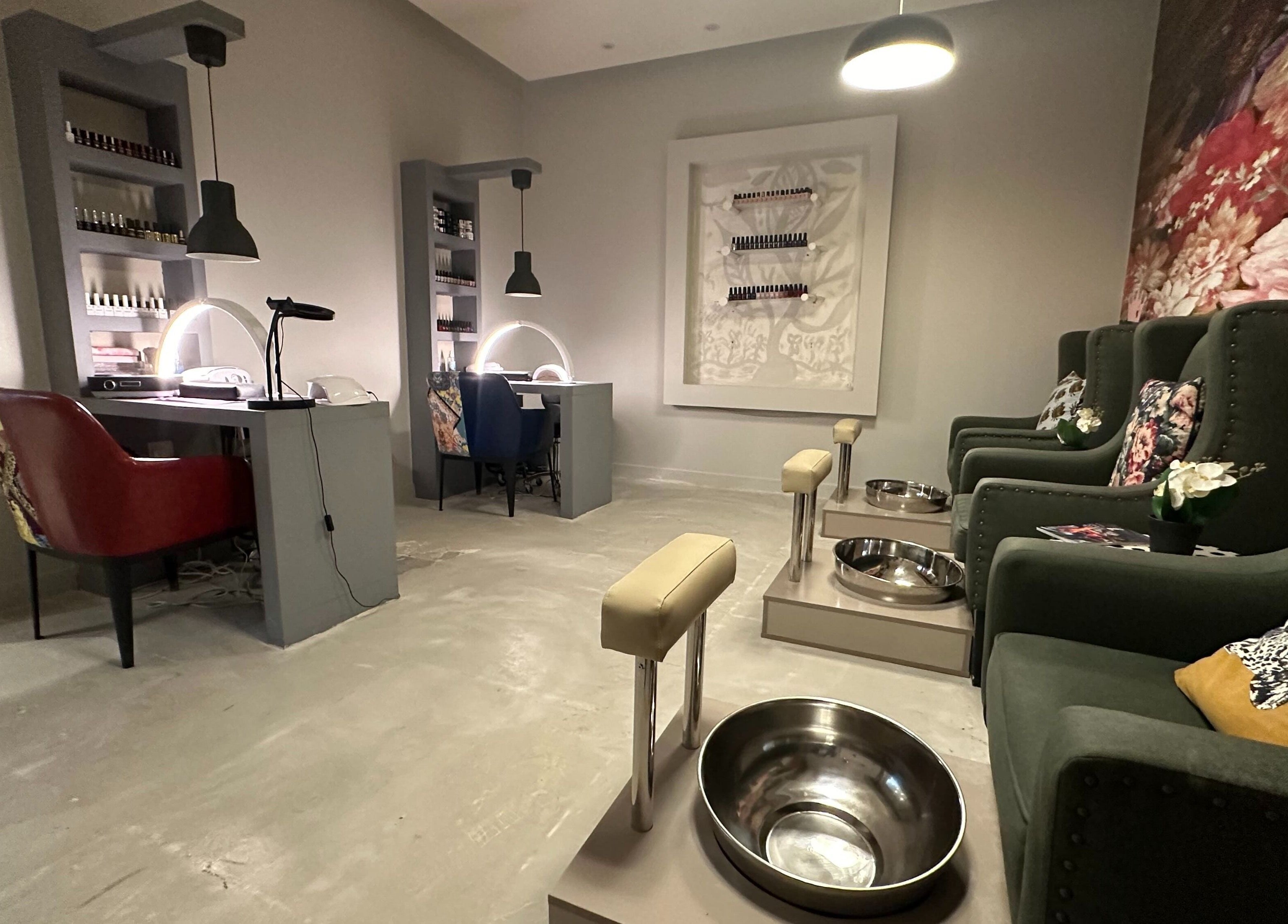 Chic interior of Purple Nail Spa Alyasmin in Riyadh offering luxurious nail and spa services.